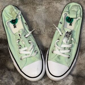 Like new women’s Converse Chuck Taylor All Star Shoreline low casual sneaker